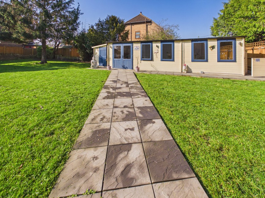 4 bedroom House for Sale Lower Caldecote, Biggleswade, Bedfordshire