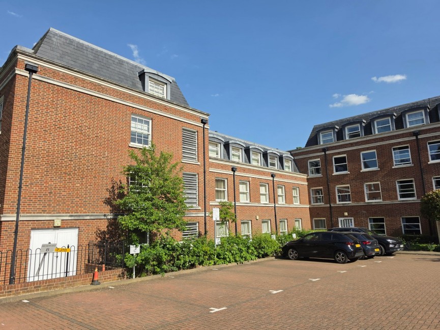 1 bedroom Flat for Sale College Way, Welwyn Garden City, Hertfordshire