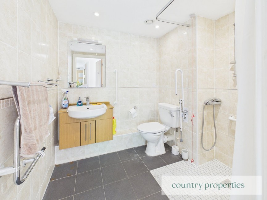1 bedroom Flat for Sale College Way, Welwyn Garden City, Hertfordshire