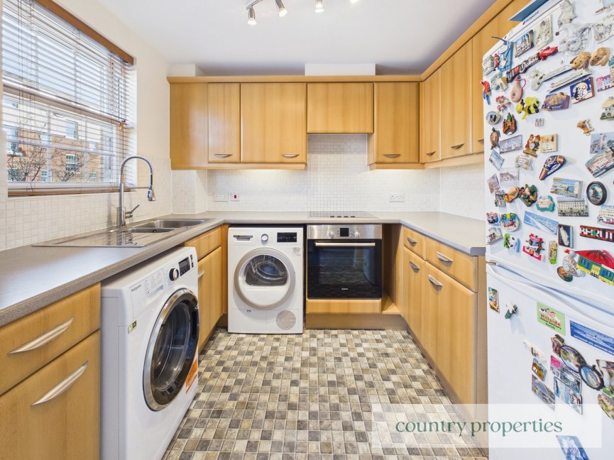 2 bedroom Flat for Sale Merrifield Court, Welwyn Garden City, Hertfordshire