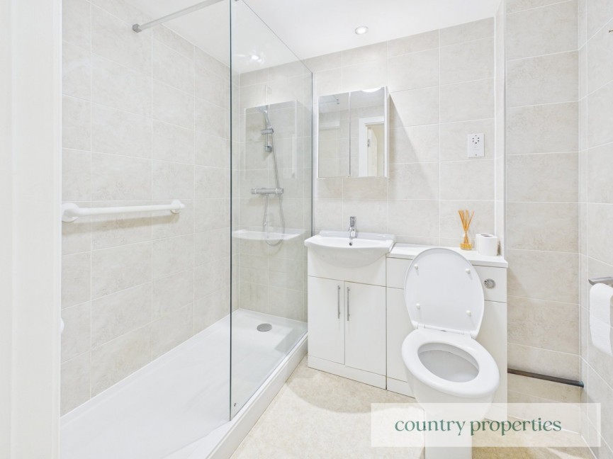 2 bedroom Flat for Sale Merrifield Court, Welwyn Garden City, Hertfordshire