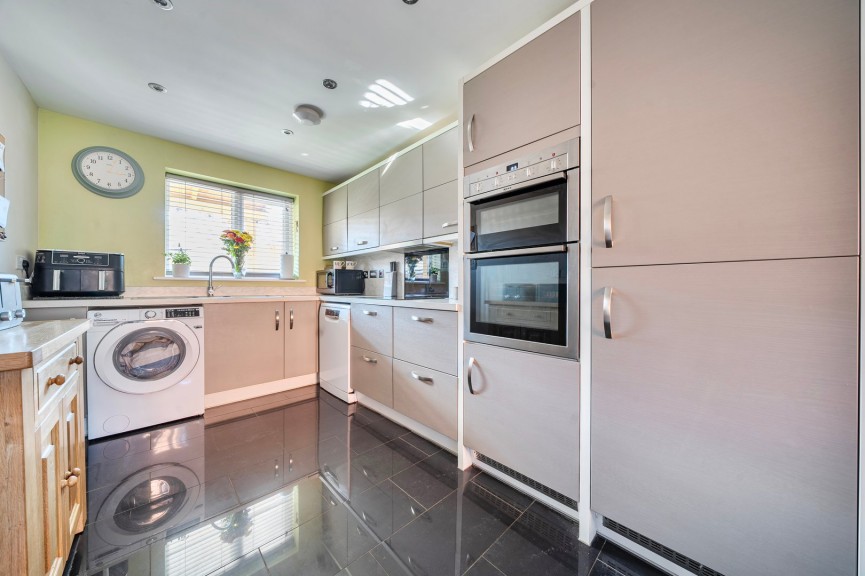 4 bedroom House for Sale Celtic Mead, Shefford, Bedfordshire