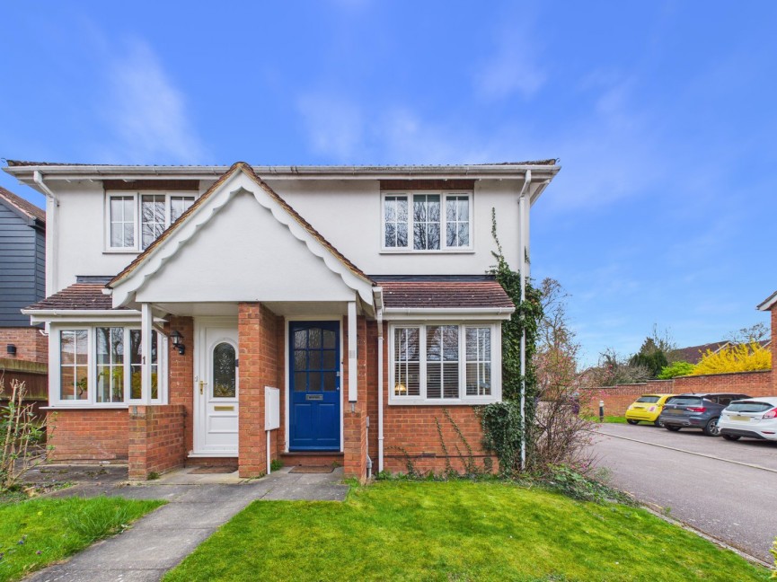 2 bedroom House for Sale Green Drift, ROYSTON, Hertfordshire