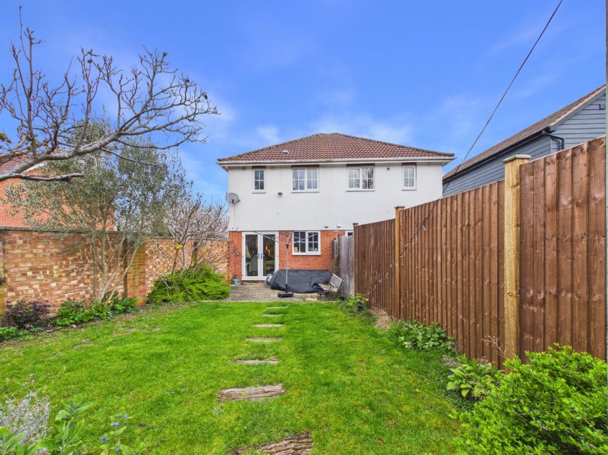 2 bedroom House for Sale Green Drift, ROYSTON, Hertfordshire