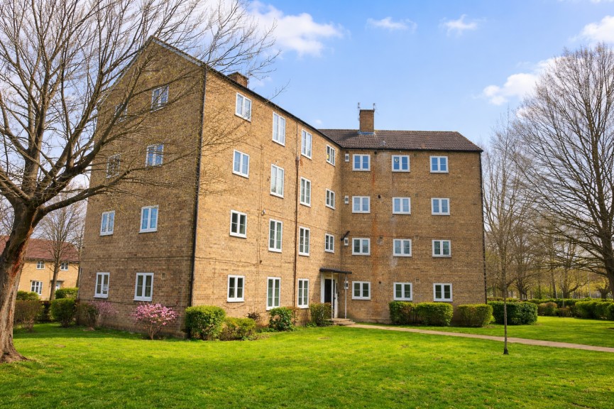 2 bedroom Flat for Sale Sweet Briar, Welwyn Garden City