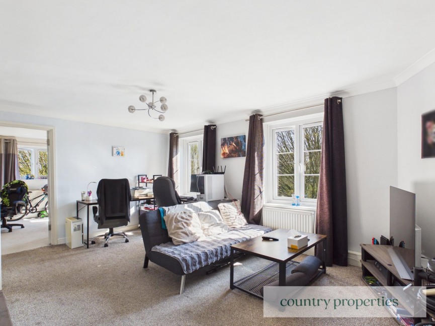 2 bedroom Flat for Sale Sweet Briar, Welwyn Garden City