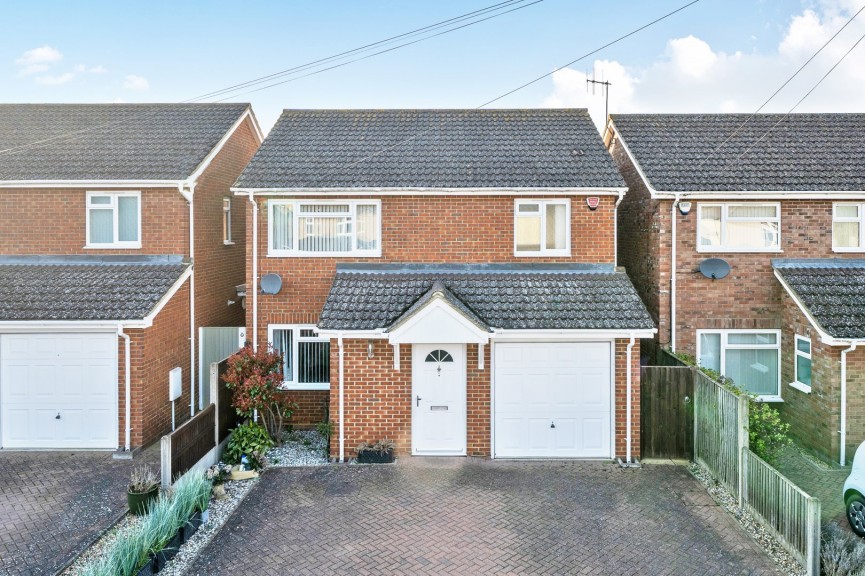 3 bedroom House for Sale Church Road, Stotfold, Bedfordshire