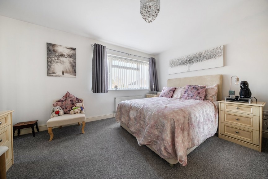 3 bedroom House for Sale Church Road, Stotfold, Bedfordshire