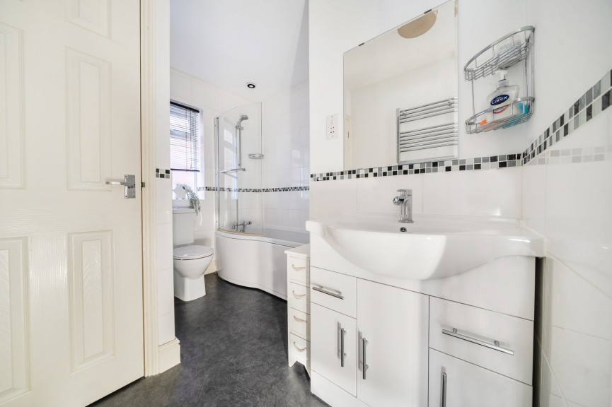 3 bedroom House for Sale Church Road, Stotfold, Bedfordshire