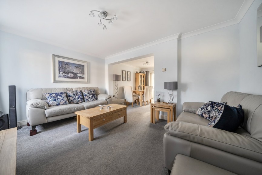 3 bedroom House for Sale Church Road, Stotfold, Bedfordshire