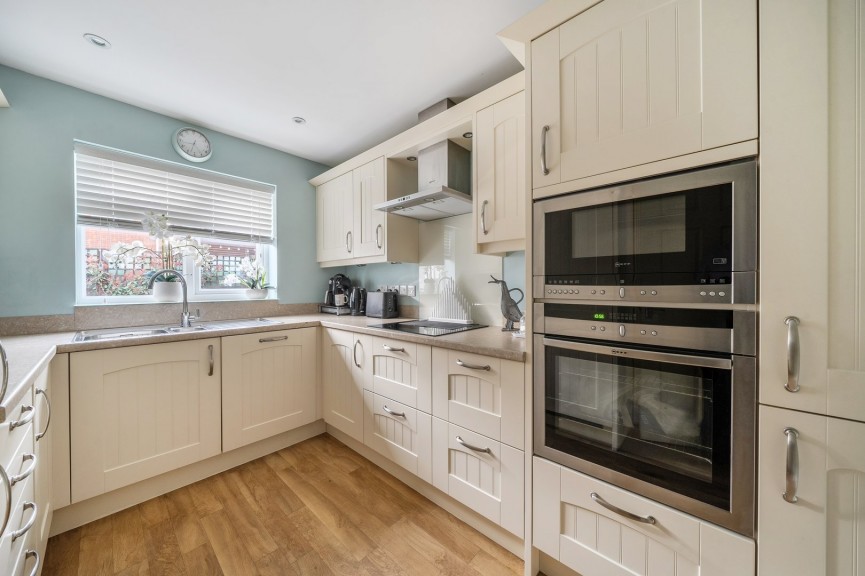 3 bedroom House for Sale Church Road, Stotfold, Bedfordshire