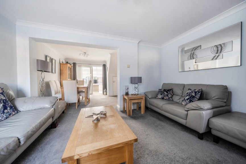 3 bedroom House for Sale Church Road, Stotfold, Bedfordshire