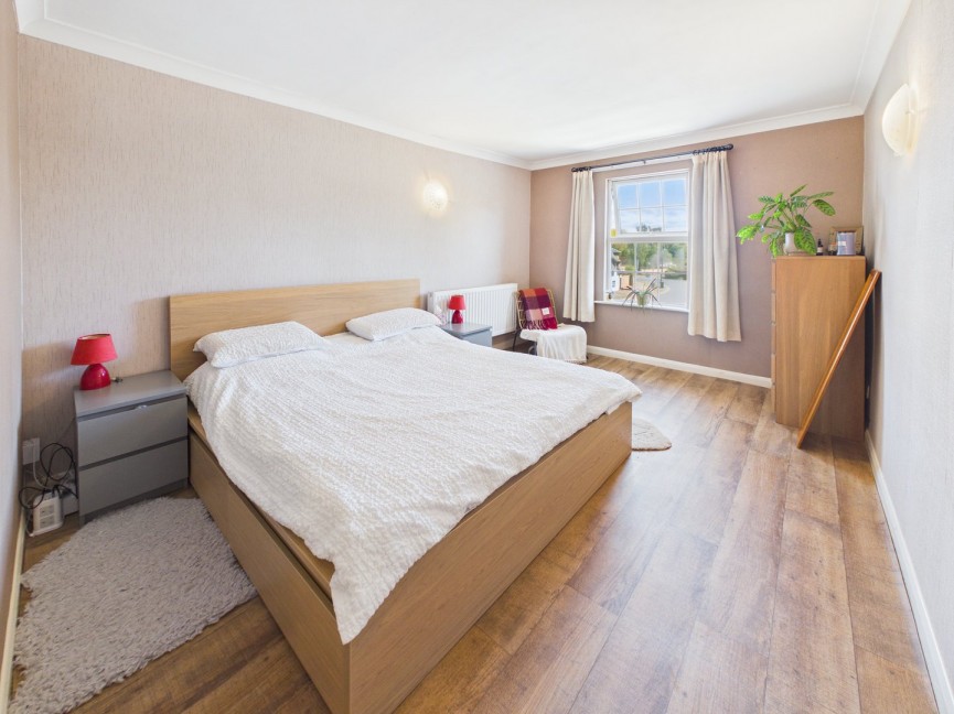 3 bedroom Flat for Sale Park Lane, Blunham