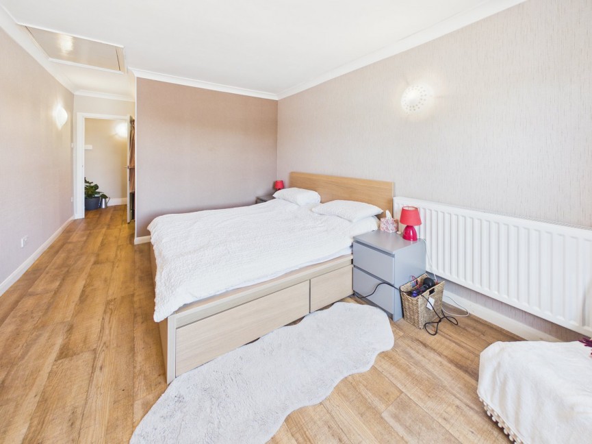 3 bedroom Flat for Sale Park Lane, Blunham