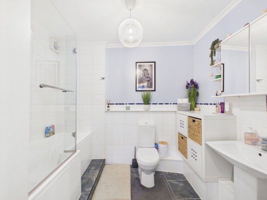 3 bedroom Flat for Sale Park Lane, Blunham