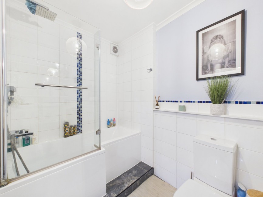 3 bedroom Flat for Sale Park Lane, Blunham