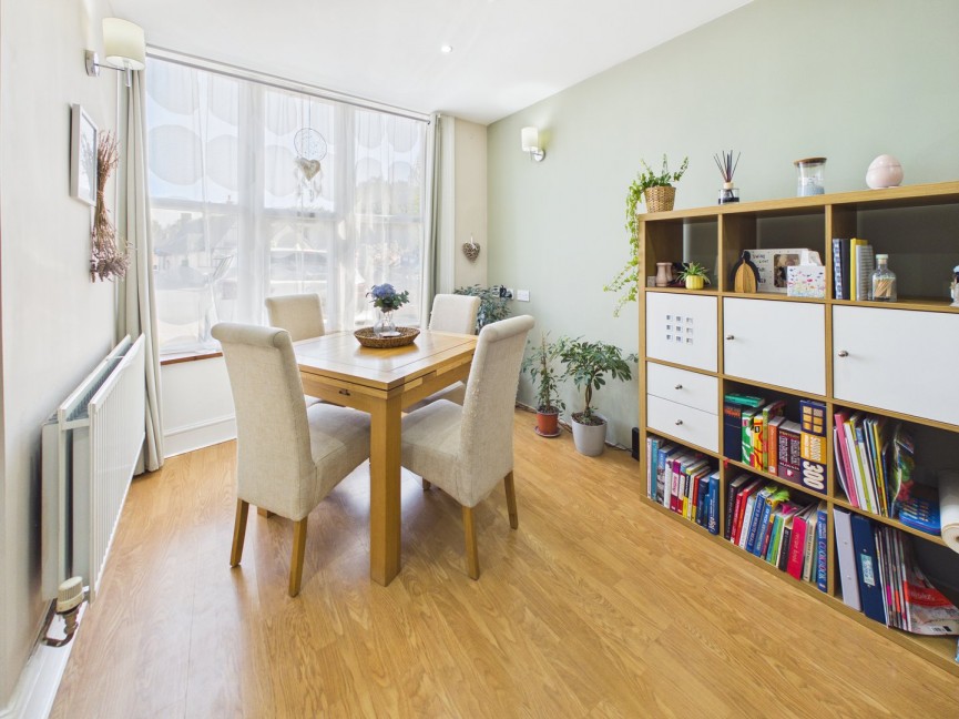 3 bedroom Flat for Sale Park Lane, Blunham