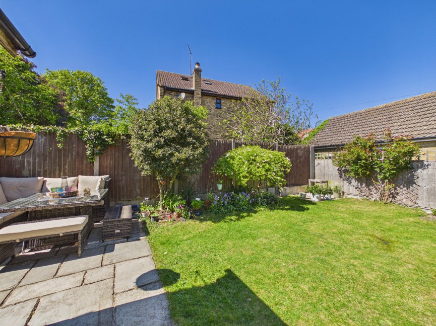 3 bedroom Flat for Sale Park Lane, Blunham