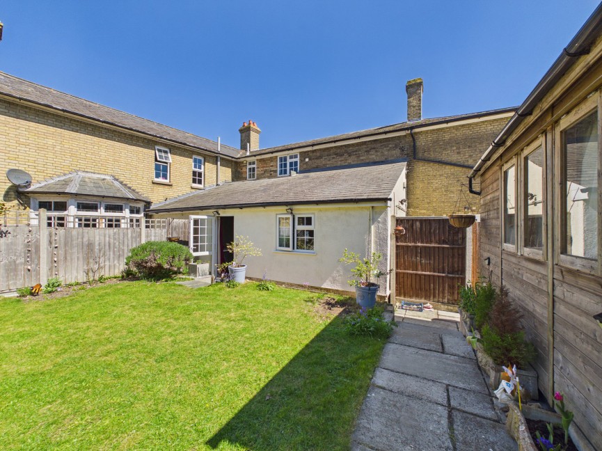 3 bedroom Flat for Sale Park Lane, Blunham