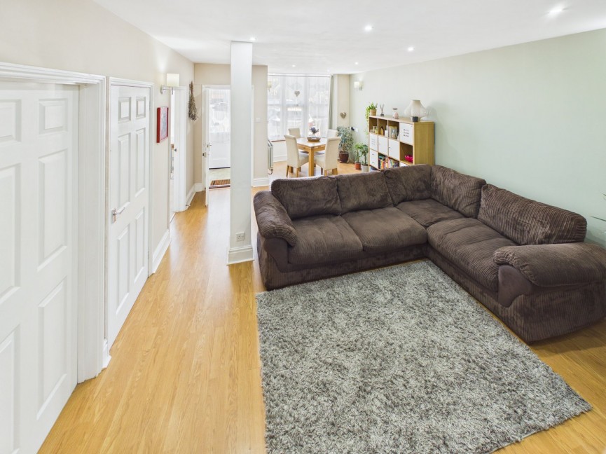 3 bedroom Flat for Sale Park Lane, Blunham