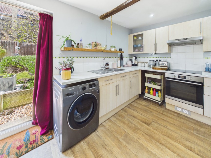 3 bedroom Flat for Sale Park Lane, Blunham