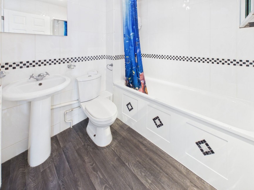 3 bedroom House for Sale Osprey Road, Biggleswade, Bedfordshire
