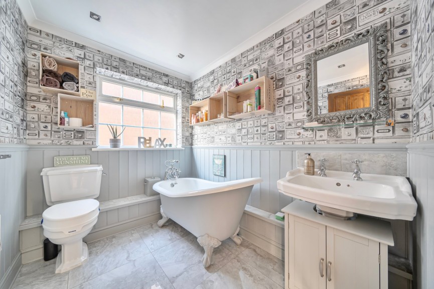 4 bedroom House for Sale High Street, Flitwick, Bedfordshire