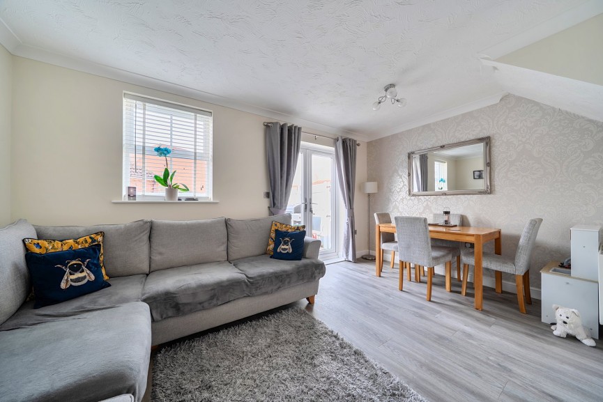 3 bedroom House for Sale Kingfisher Road, Shefford, Bedfordshire