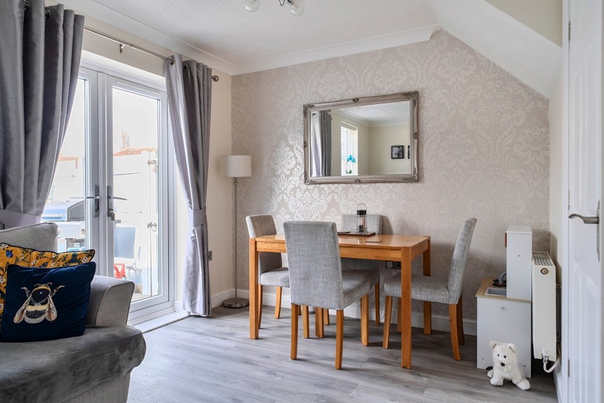 3 bedroom House for Sale Kingfisher Road, Shefford, Bedfordshire