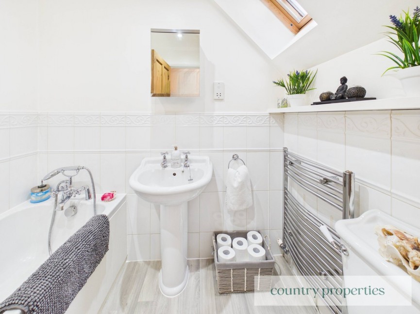 3 bedroom House for Sale Woolmer Green, Knebworth, Hertfordshire