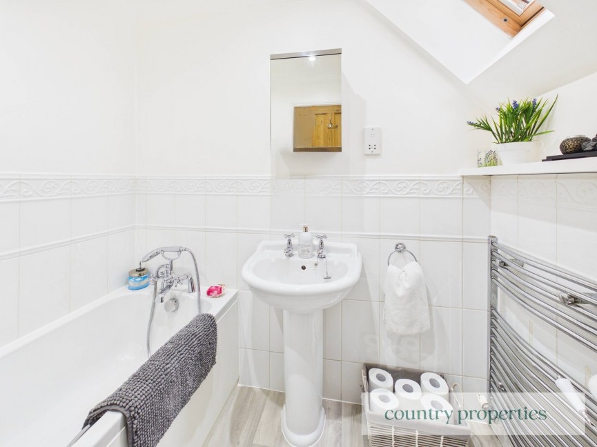 3 bedroom House for Sale Woolmer Green, Knebworth, Hertfordshire