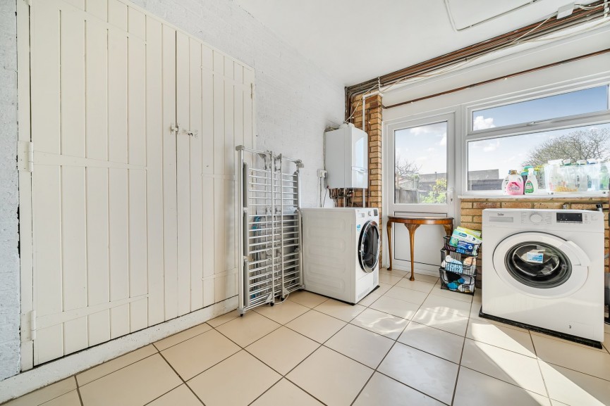 4 bedroom House for Sale Chicksands, Shefford, Bedfordshire