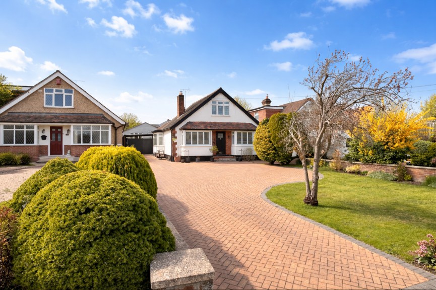 3 bedroom Bungalow for Sale Great North Road, Welwyn Garden City, Hertfordshire