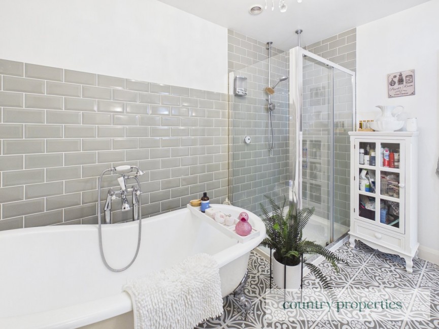 3 bedroom Bungalow for Sale Great North Road, Welwyn Garden City, Hertfordshire