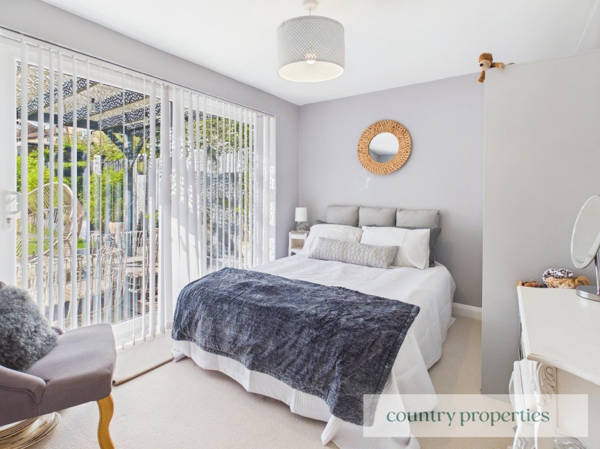 3 bedroom Bungalow for Sale Great North Road, Welwyn Garden City, Hertfordshire