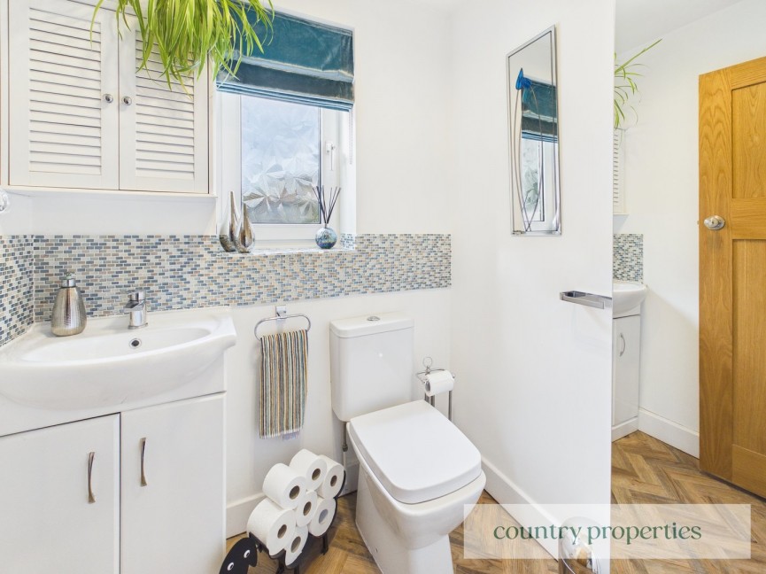 3 bedroom Bungalow for Sale Great North Road, Welwyn Garden City, Hertfordshire