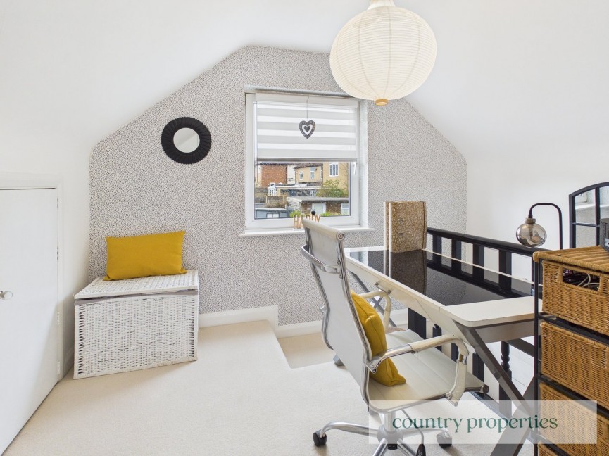 3 bedroom Bungalow for Sale Great North Road, Welwyn Garden City, Hertfordshire