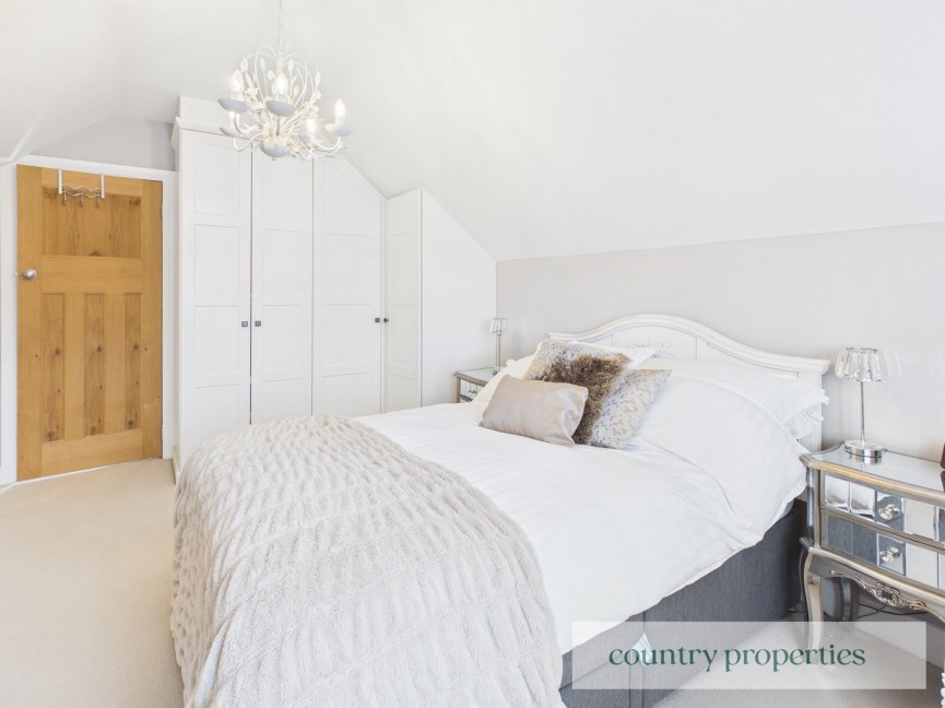 3 bedroom Bungalow for Sale Great North Road, Welwyn Garden City, Hertfordshire