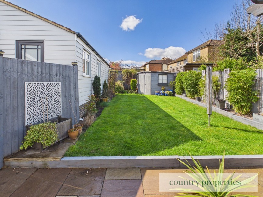 3 bedroom Bungalow for Sale Great North Road, Welwyn Garden City, Hertfordshire