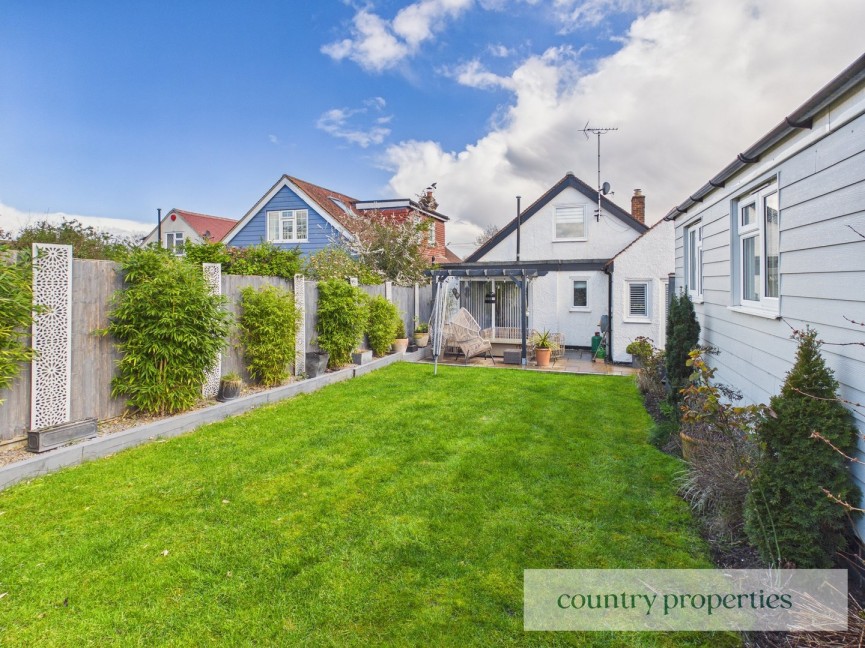 3 bedroom Bungalow for Sale Great North Road, Welwyn Garden City, Hertfordshire