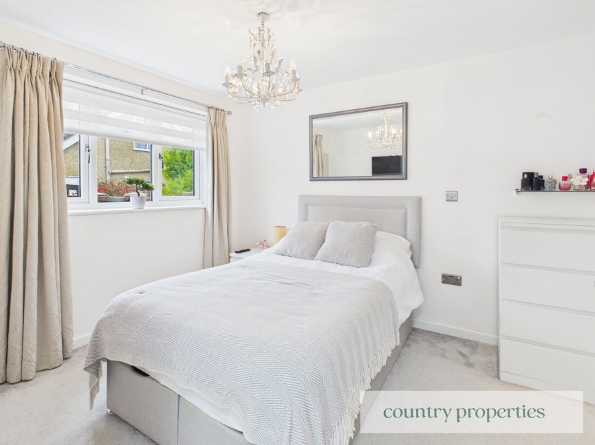 3 bedroom Bungalow for Sale Great North Road, Welwyn Garden City, Hertfordshire