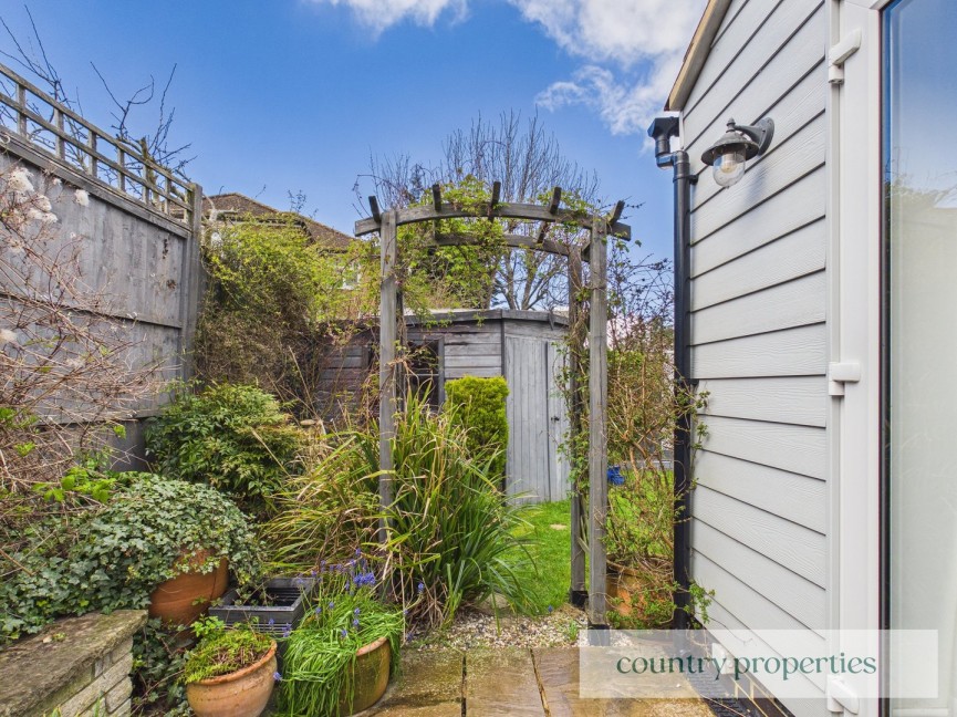 3 bedroom Bungalow for Sale Great North Road, Welwyn Garden City, Hertfordshire