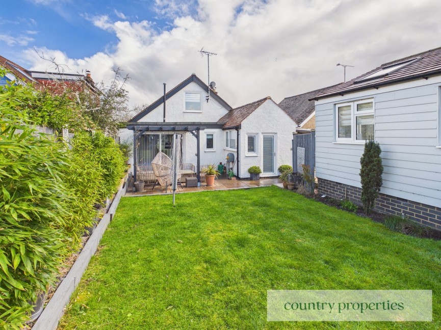 3 bedroom Bungalow for Sale Great North Road, Welwyn Garden City, Hertfordshire