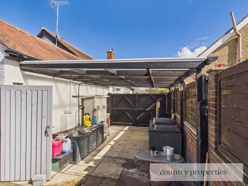 3 bedroom Bungalow for Sale Great North Road, Welwyn Garden City, Hertfordshire