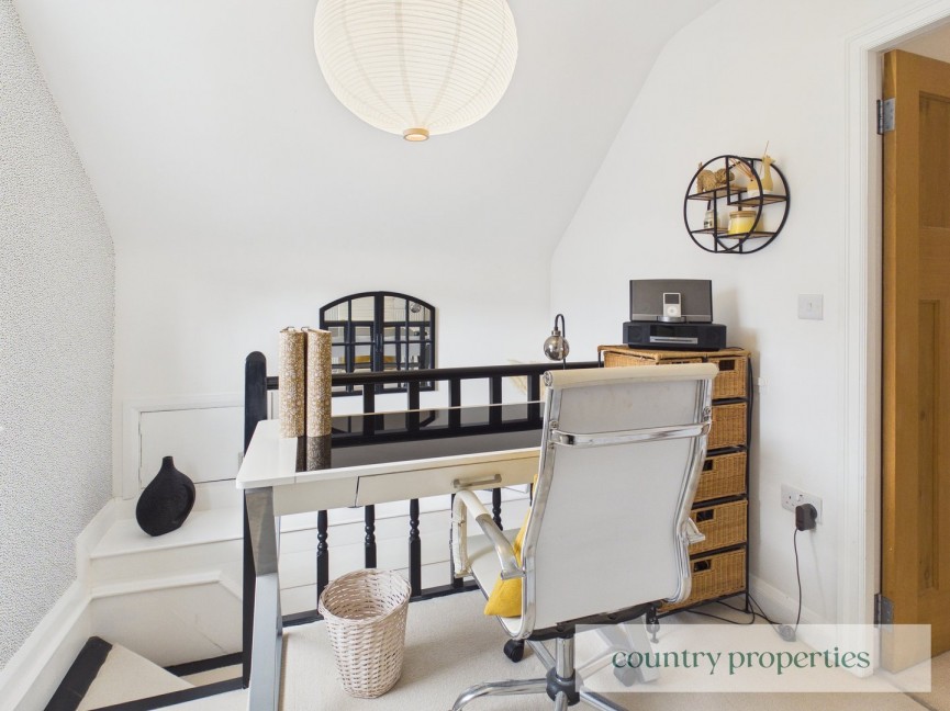 3 bedroom Bungalow for Sale Great North Road, Welwyn Garden City, Hertfordshire