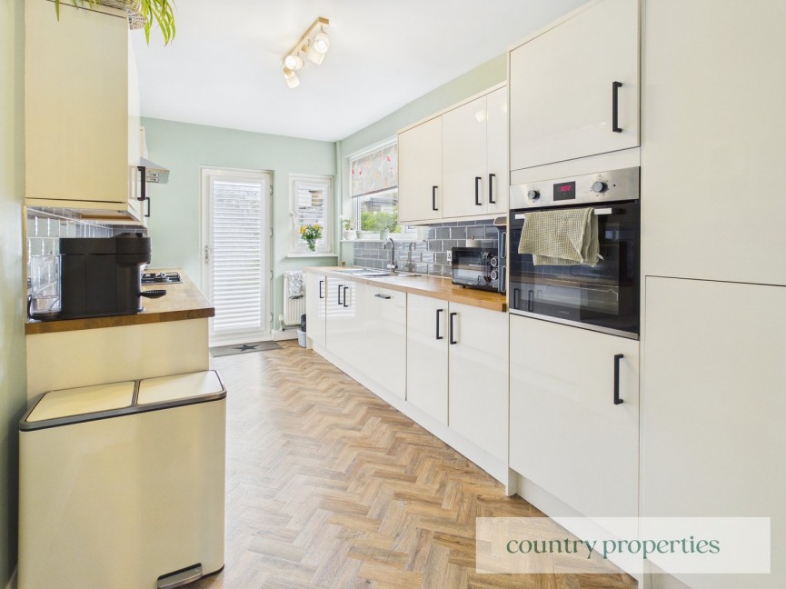 3 bedroom Bungalow for Sale Great North Road, Welwyn Garden City, Hertfordshire