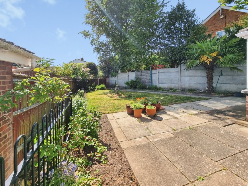 2 bedroom Bungalow for Sale Ampthill, Bedfordshire