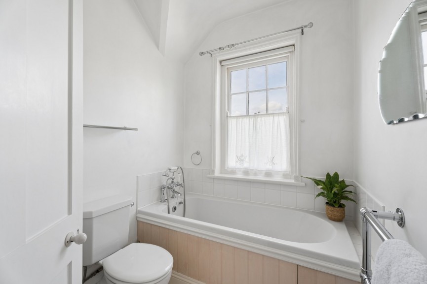 4 bedroom House for Sale Chiltern Road, Hitchin, Hertfordshire