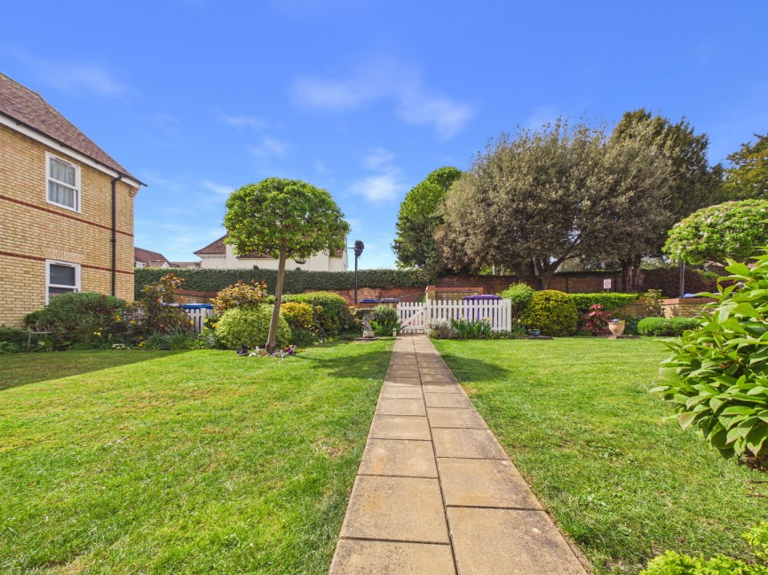 2 bedroom Flat for Sale Cardinals Gate, Royston, Hertfordshire