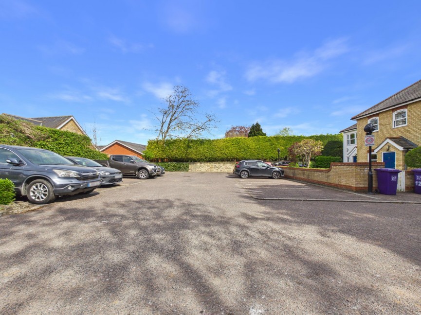 2 bedroom Flat for Sale Cardinals Gate, Royston, Hertfordshire